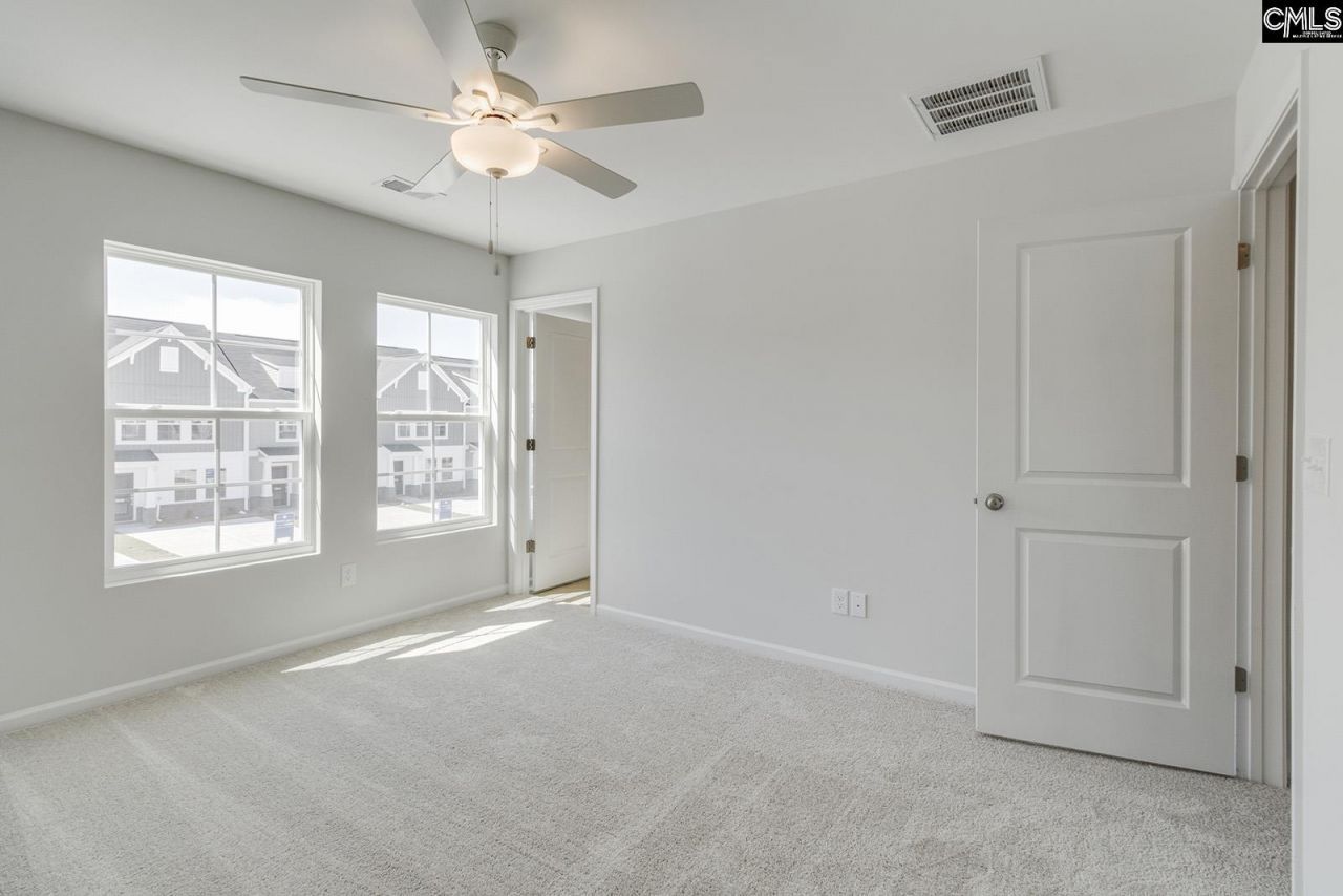 3049 Harboview Drive Photo 18