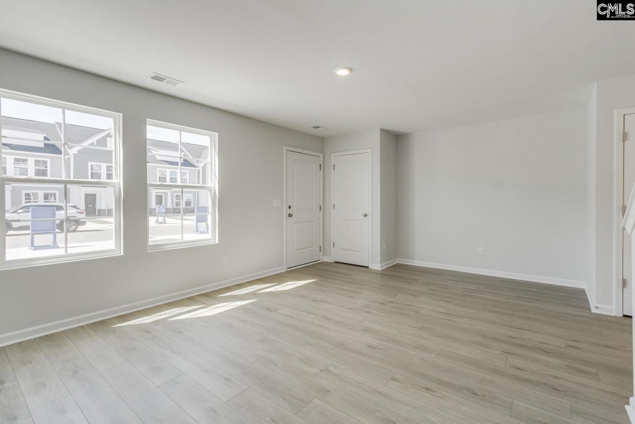 3049 Harboview Drive Photo 7