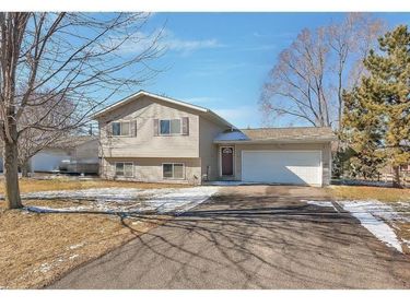 407 Suncrest Drive, Avon, MN 56310