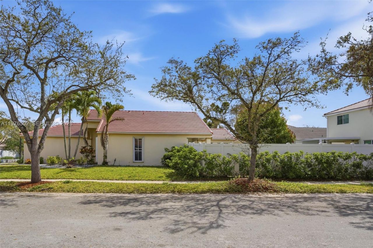 922 Falling Water Rd, Unit 922, Weston, FL 33326 Photo