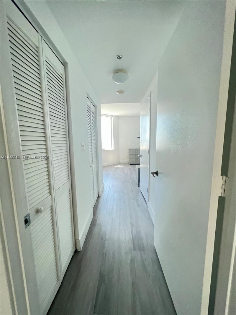 325 S Biscayne Blvd , Unit 2415, Miami, FL 33131 Photo