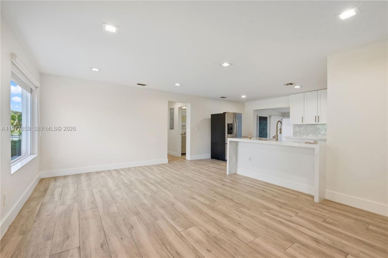 7750 SW 16th St , Miami, FL 33155 Photo