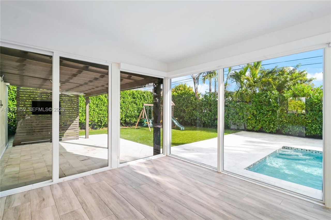 7750 SW 16th St , Miami, FL 33155 Photo