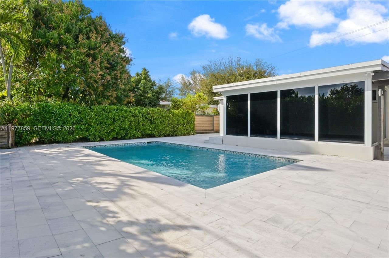 7750 SW 16th St , Miami, FL 33155 Photo