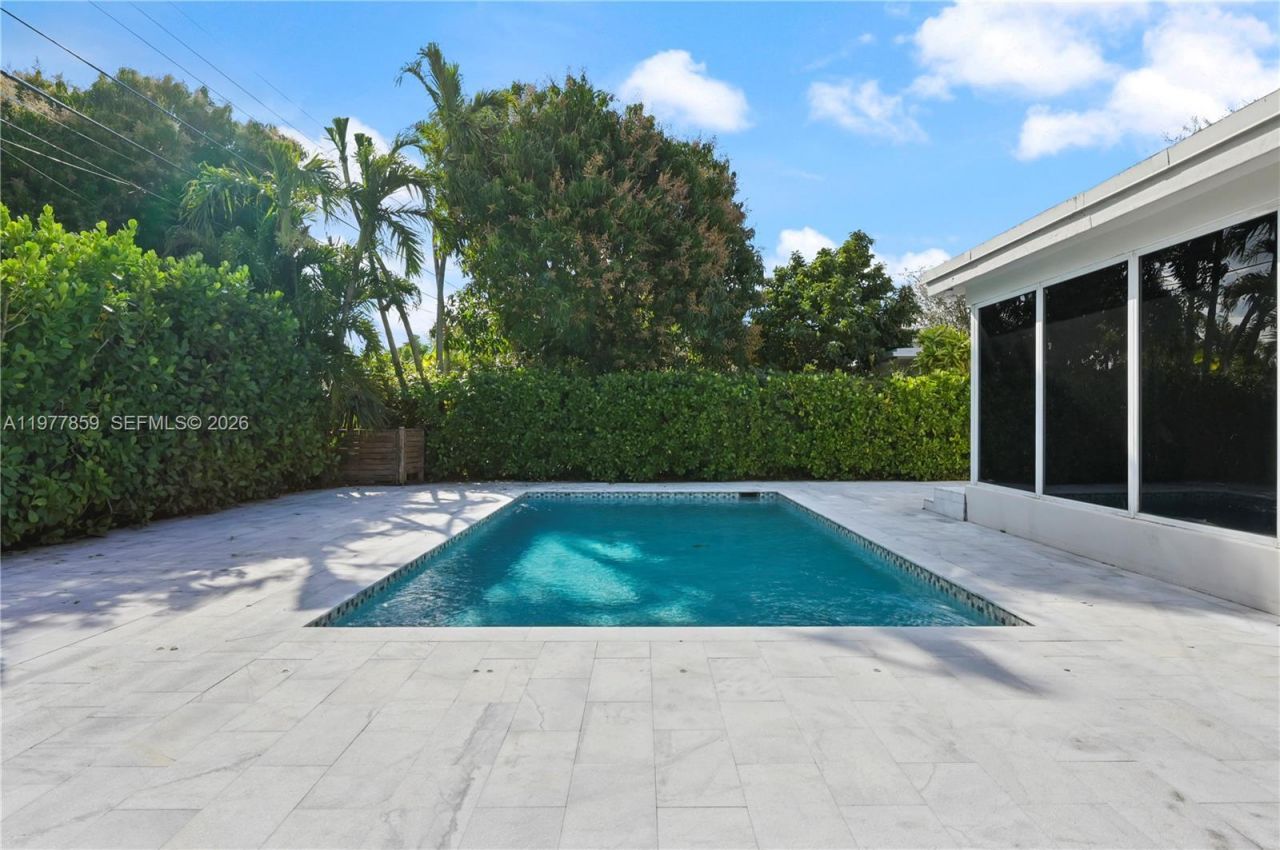 7750 SW 16th St , Miami, FL 33155 Photo