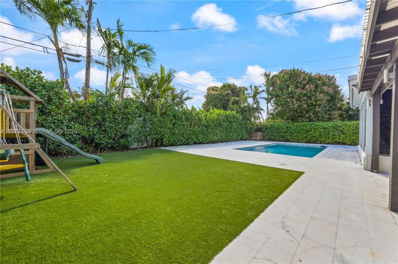 7750 SW 16th St , Miami, FL 33155 Photo