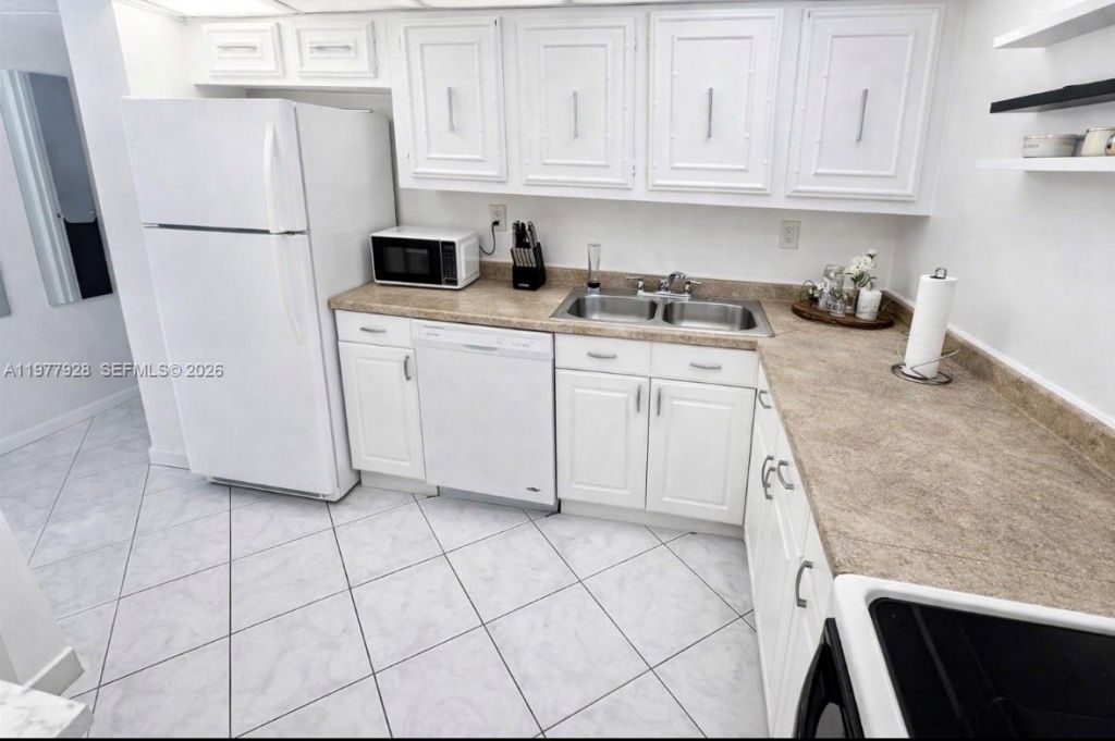 2101 Atlantic Shores Blvd, Unit 108, Hallandale Beach, FL 33009 Photo