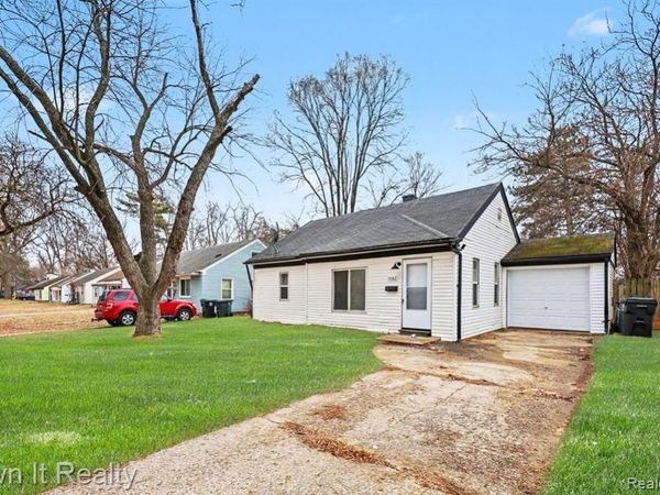 10821 Albany Street, Oak Park, MI 48237