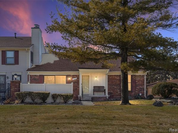 38565 Golfview Drive W, Clinton Twp, MI 48038