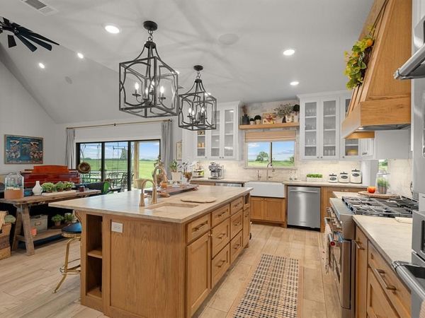 109 County Road 2696, Alvord, TX 76225