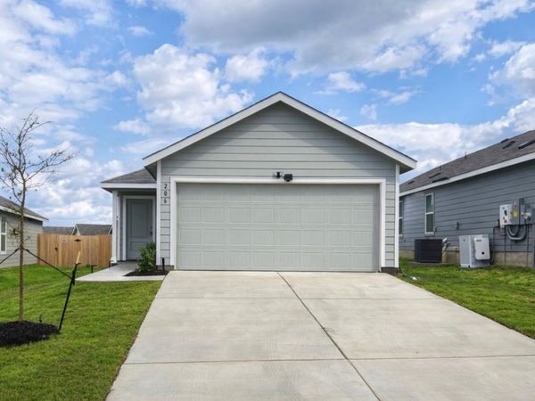 206 Kings Row LN, Jarrell, TX 76537