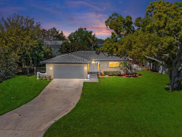 4540 BAYSHORE BOULEVARD NE, ST PETERSBURG, FL 33703