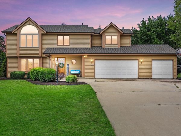 13785 W Maria DRIVE, New Berlin, WI 53151