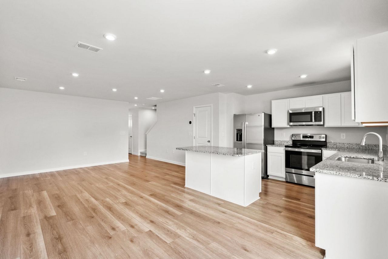 400 El Camino Dr. Photo 4