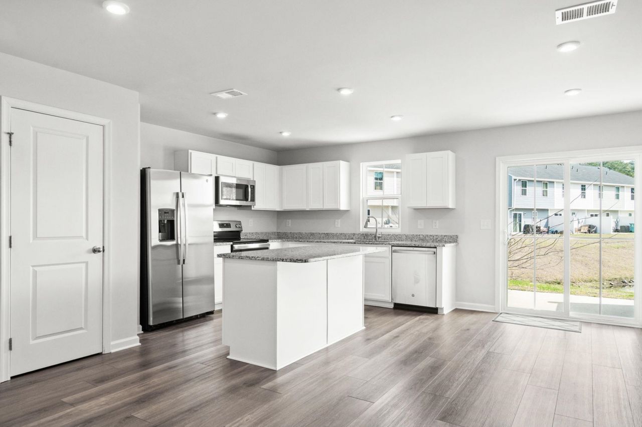 400 El Camino Dr. Photo 4