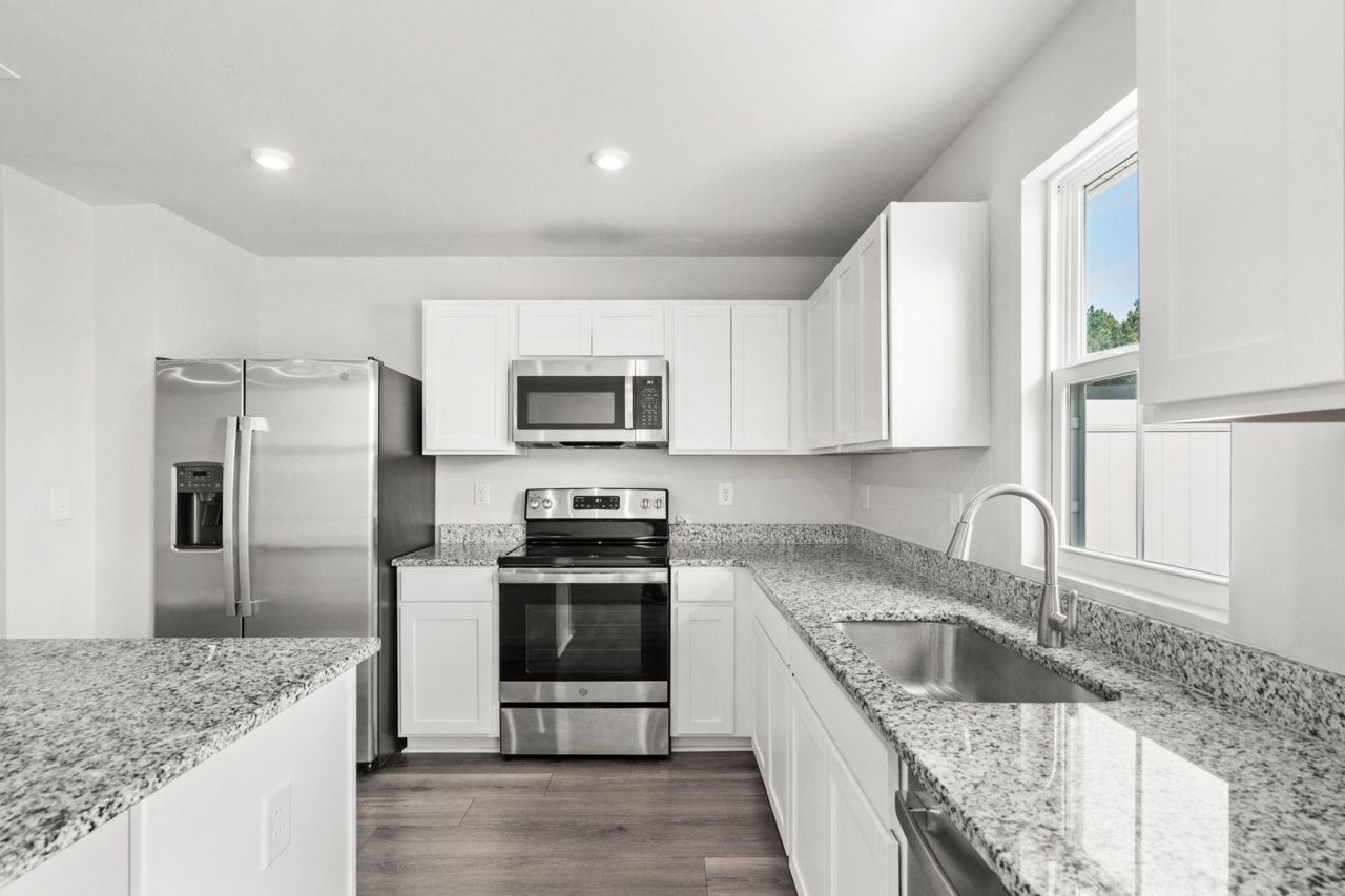 400 El Camino Dr. Photo 5