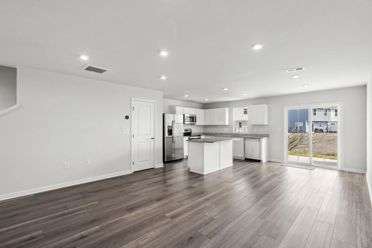 400 El Camino Dr. Photo 6