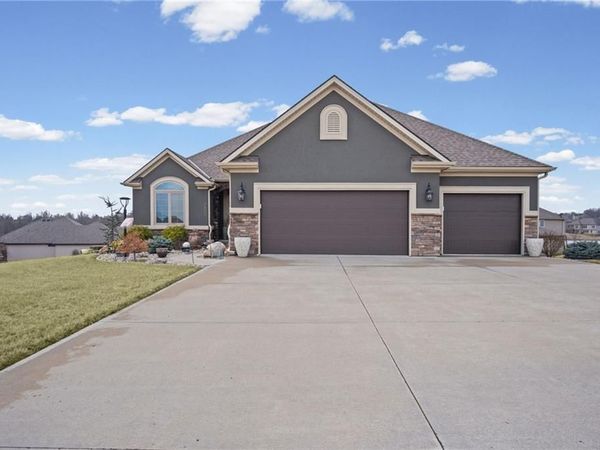 4600 Greystone Drive, St Joseph, MO 64505