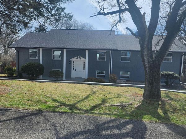 1242 Strange Rd, Lenoir City, TN 37772