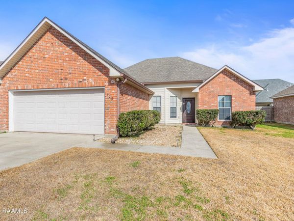 125 Tall Oaks Lane , Youngsville, LA 70592