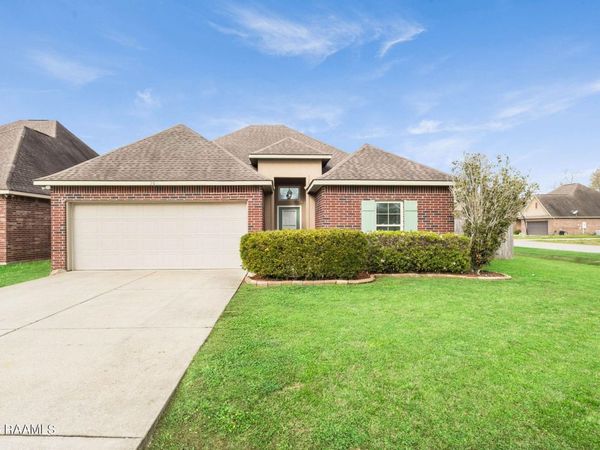 205 Quiet Bluff Drive , Youngsville, LA 70592