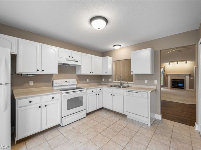 1458 Chesapeake Avenue, Louisville, OH 44641 Photo 10