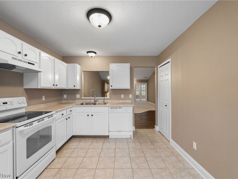 1458 Chesapeake Avenue, Louisville, OH 44641 Photo 11