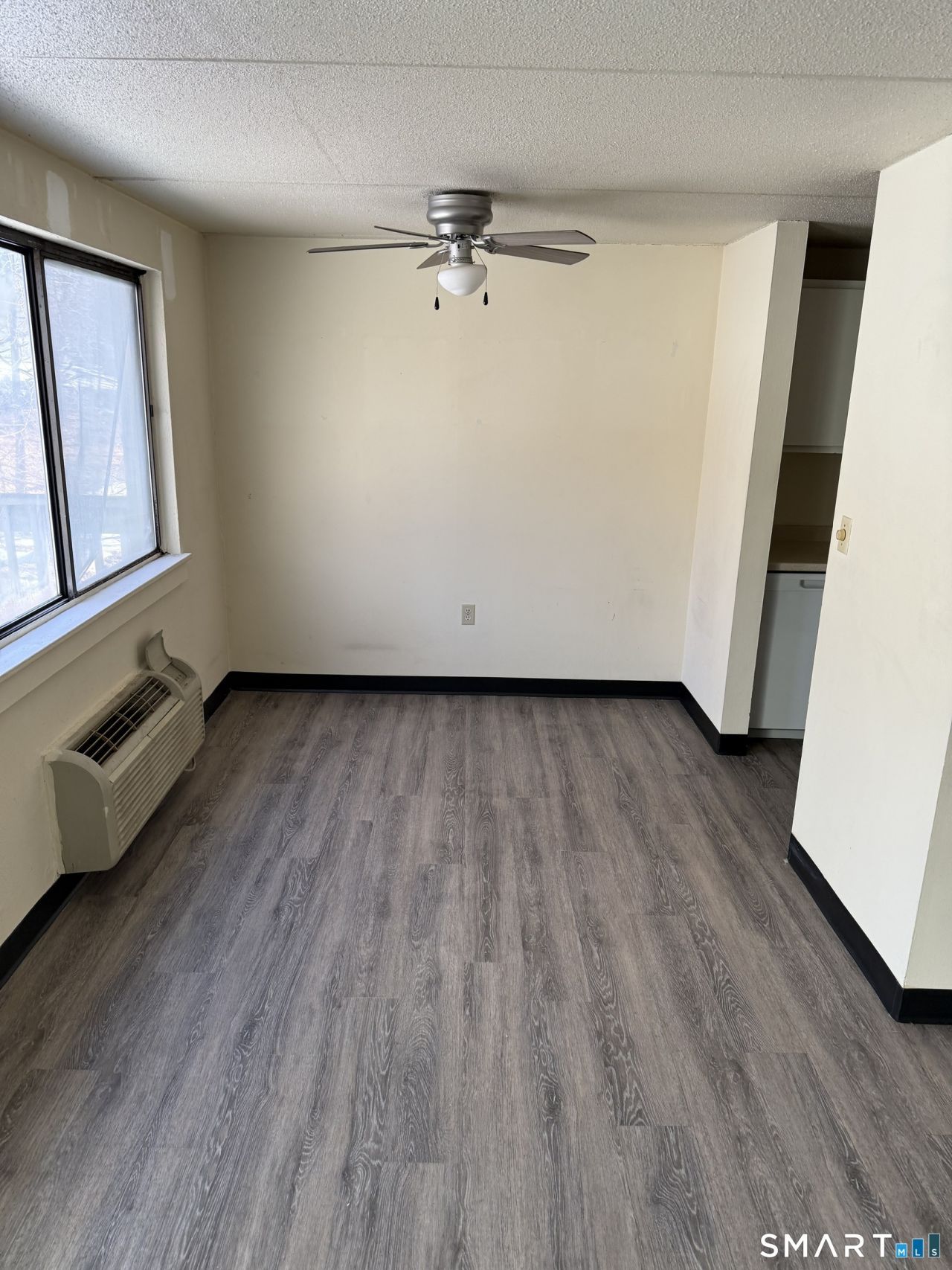 126 Triangle, Unit APT B10, Danbury, CT 06810 Main Photo