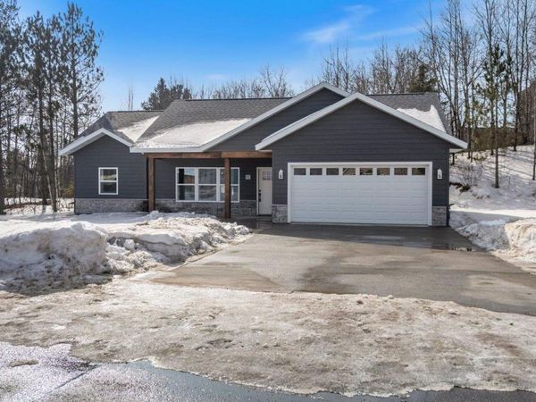 912 Carter Circle , Eveleth, MN 55734