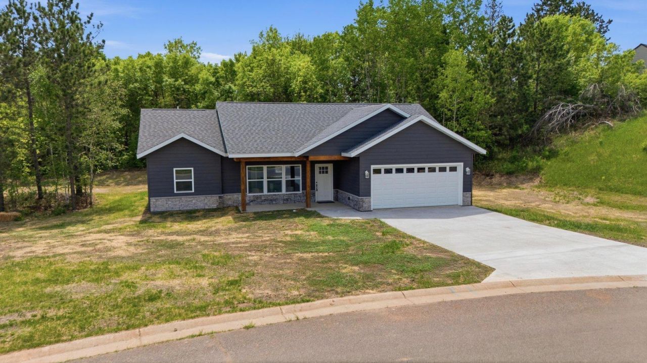 912 Carter Circle, Eveleth, MN 55734