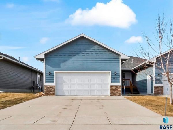 2527 Dorian Dr, Yankton, SD 57078