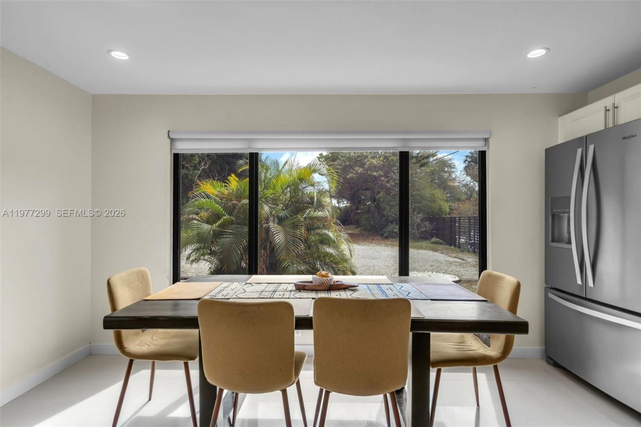 810 NE 149th St, Miami, FL 33161 Photo