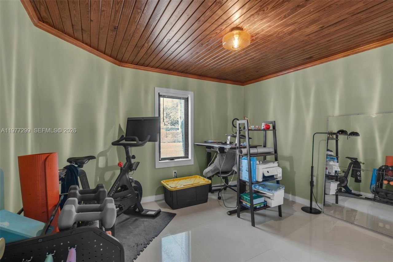 810 NE 149th St, Miami, FL 33161 Photo