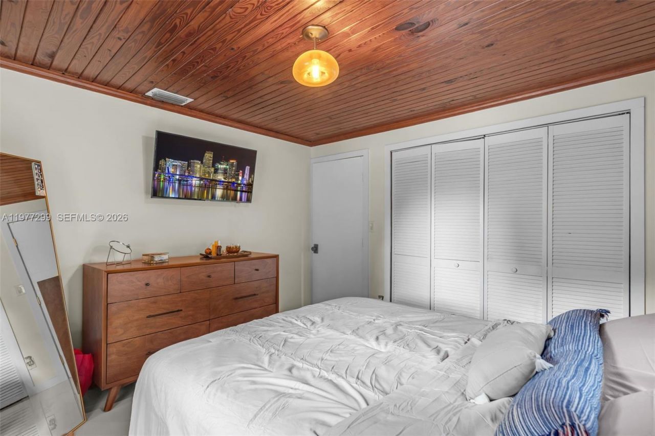 810 NE 149th St, Miami, FL 33161 Photo