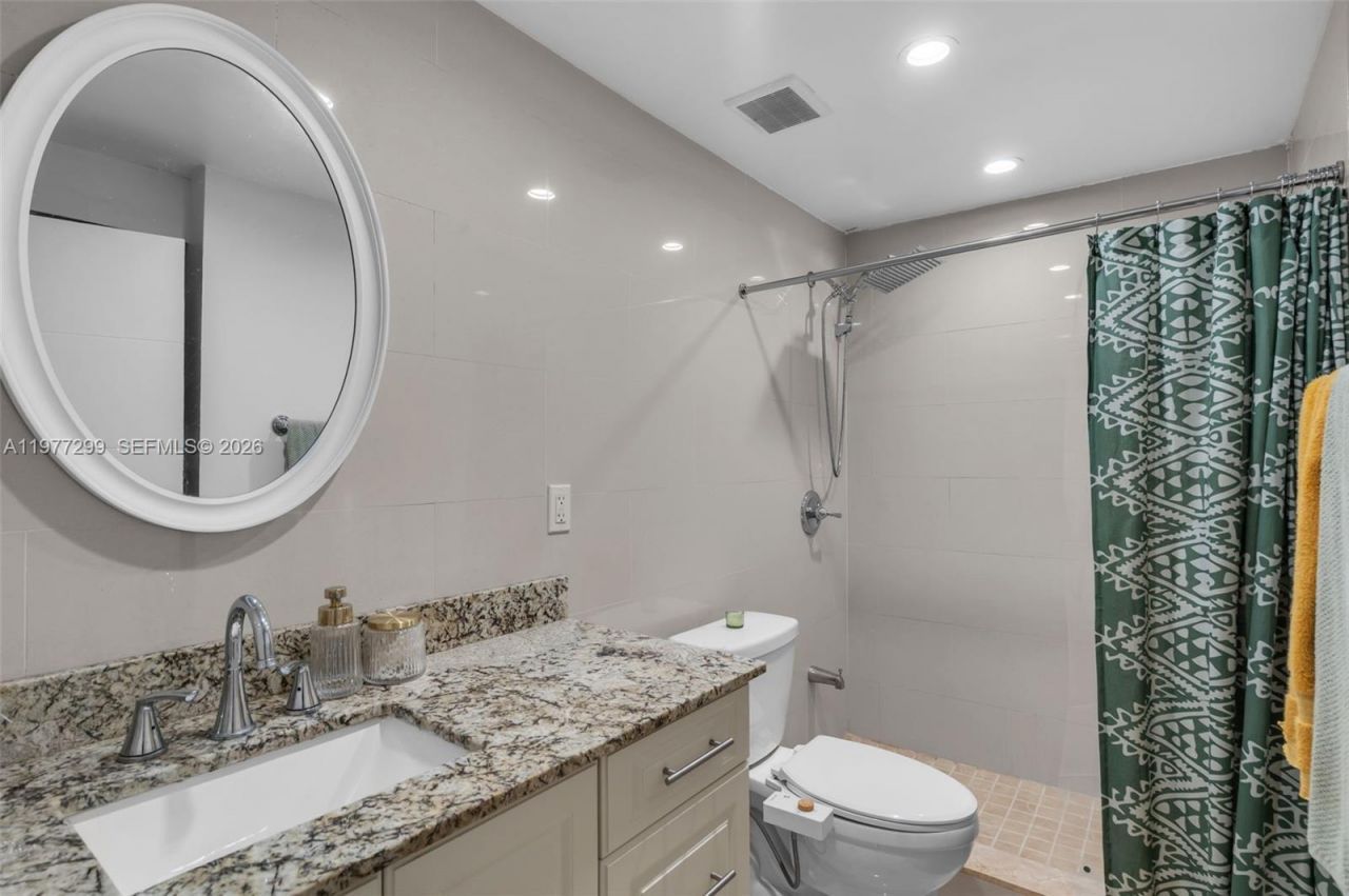 810 NE 149th St, Miami, FL 33161 Photo