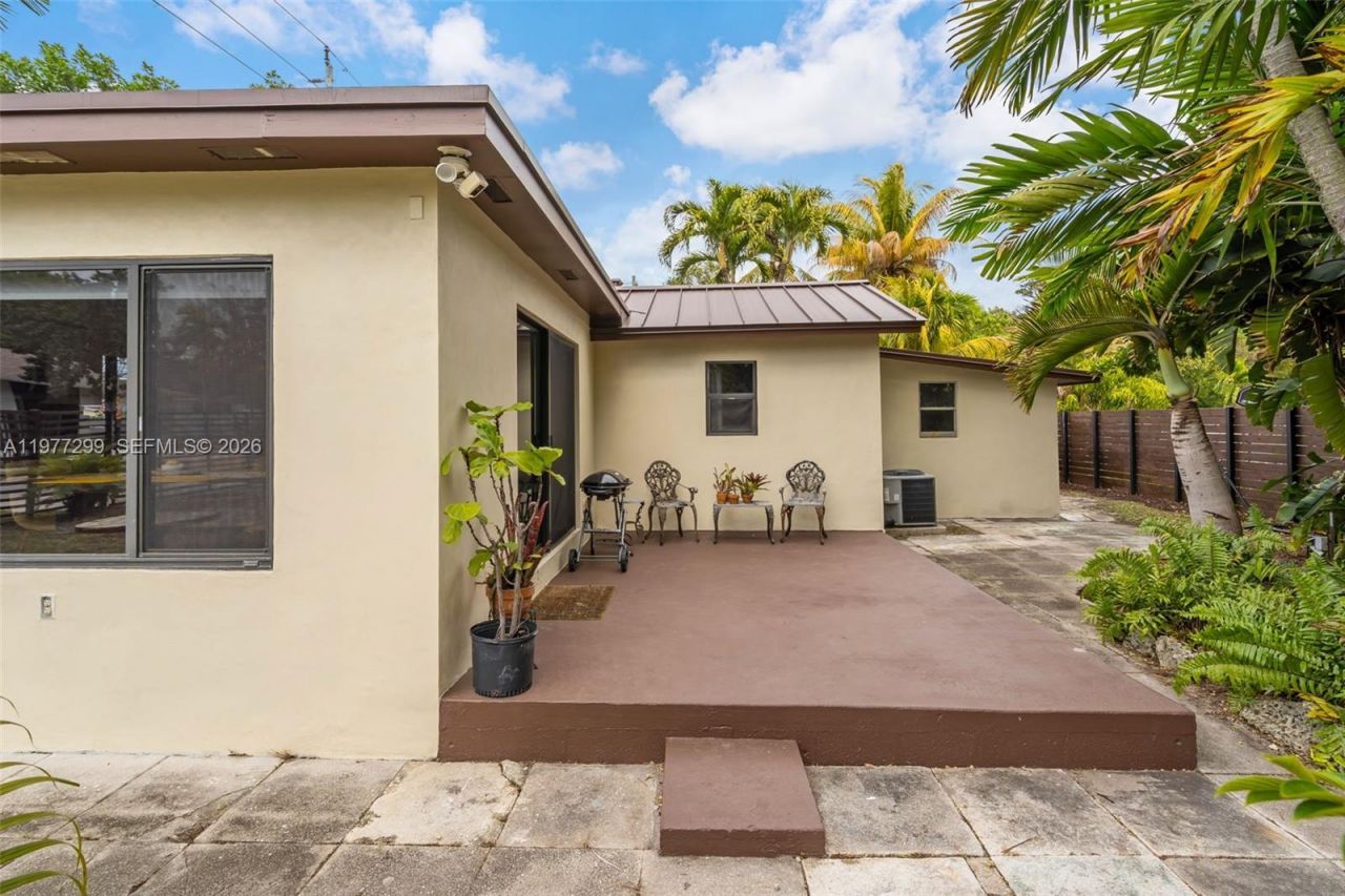 810 NE 149th St, Miami, FL 33161 Photo