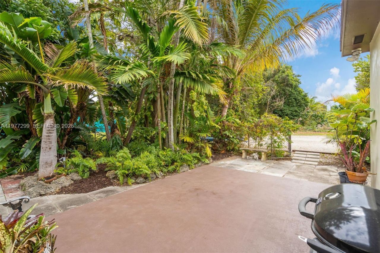 810 NE 149th St, Miami, FL 33161 Photo