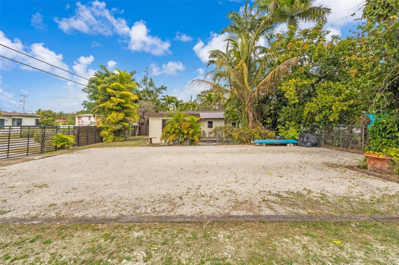 810 NE 149th St, Miami, FL 33161 Photo