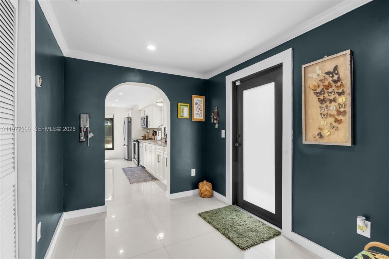 810 NE 149th St, Miami, FL 33161 Photo