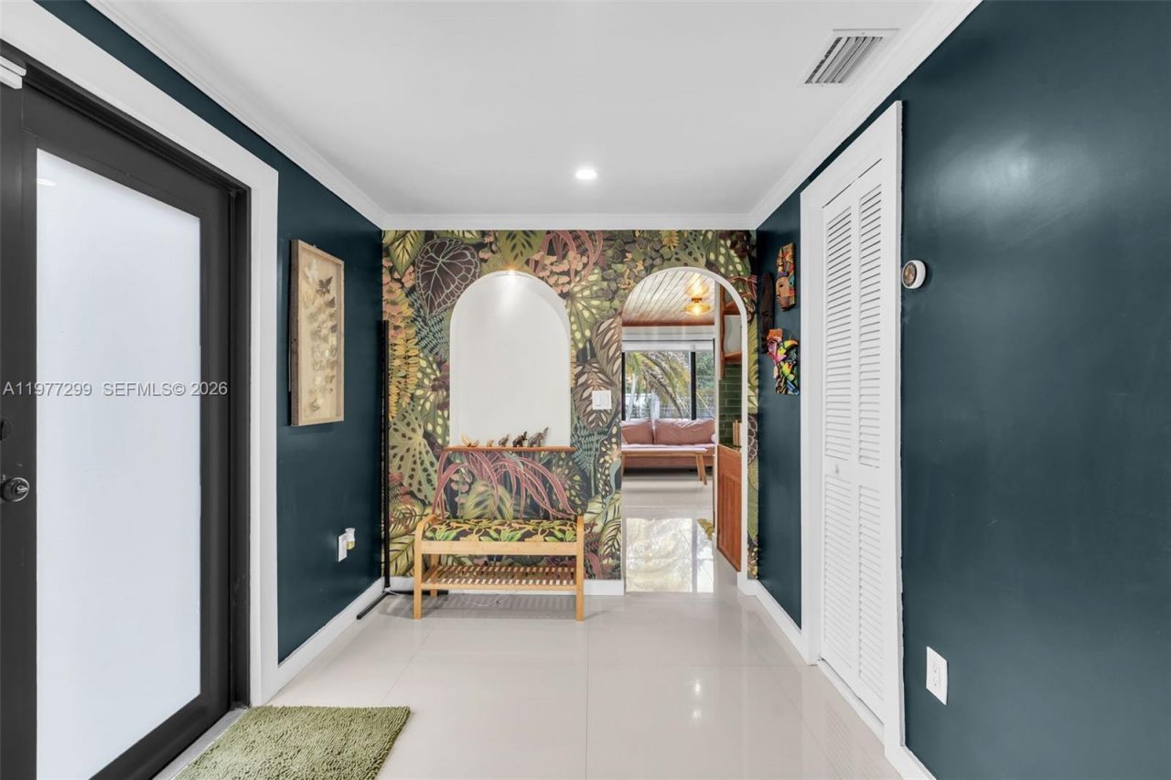 810 NE 149th St, Miami, FL 33161 Photo