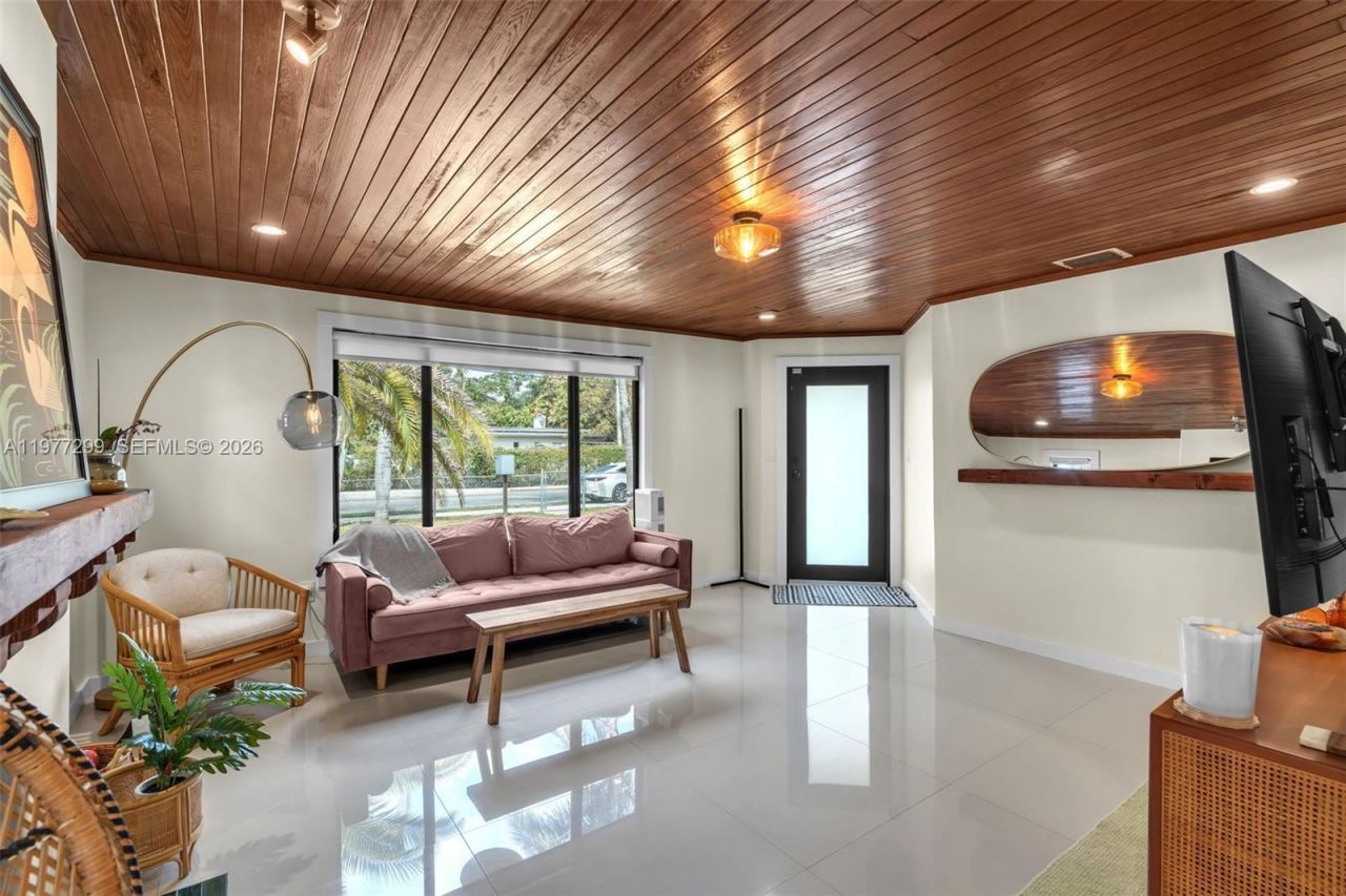 810 NE 149th St, Miami, FL 33161 Photo