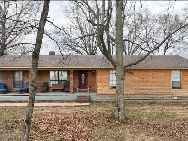 1650 N Hill Street, Newark, AR 72562