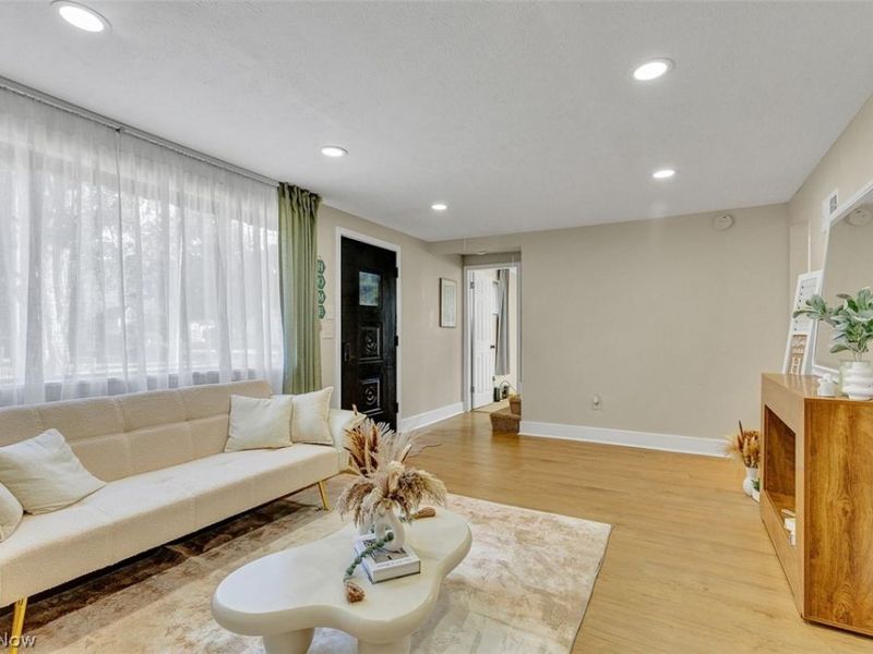 523 Purdue Avenue, Elyria, OH 44035 Photo 2