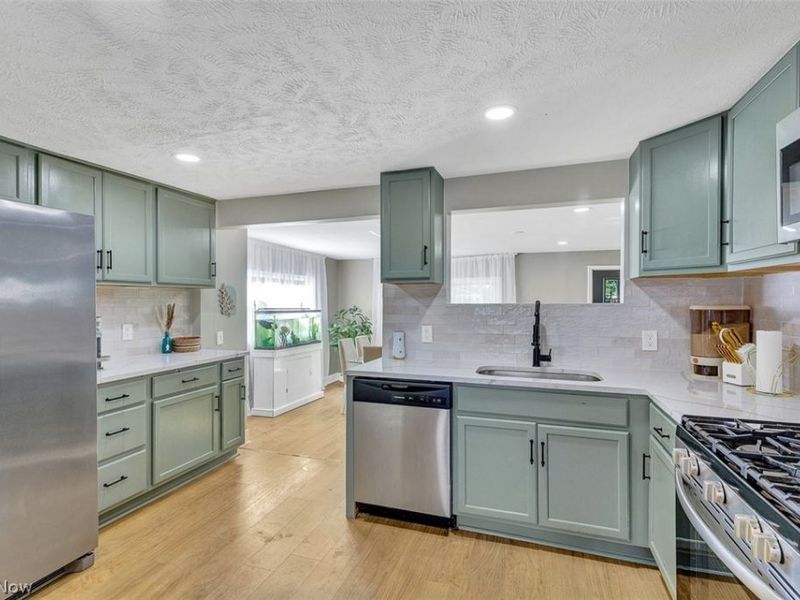 523 Purdue Avenue, Elyria, OH 44035 Photo 8