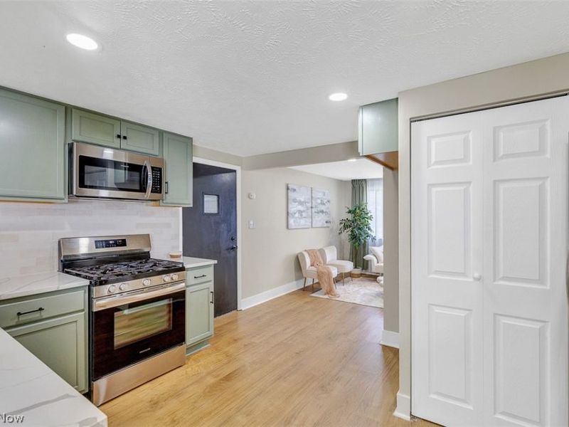 523 Purdue Avenue, Elyria, OH 44035 Photo 9