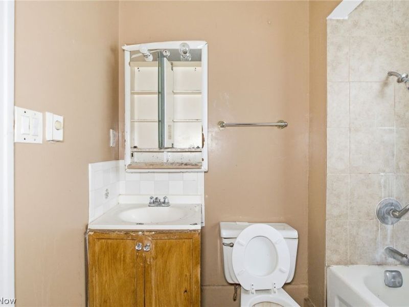 1867 Reyburn Road, Cleveland, OH 44112 Photo 18