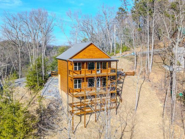756 Ski View Lane, Sevierville, TN 37876