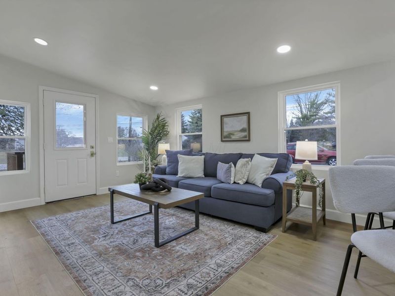 1196 Francisco Road, Columbus, OH 43220 Photo 8