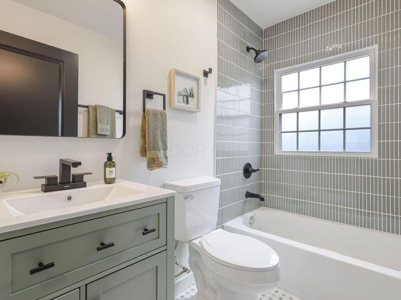 878 Grandon Avenue, Columbus, OH 43209 Photo 3