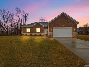 38557 Mountain Ash Court, Clinton Twp, MI 48036